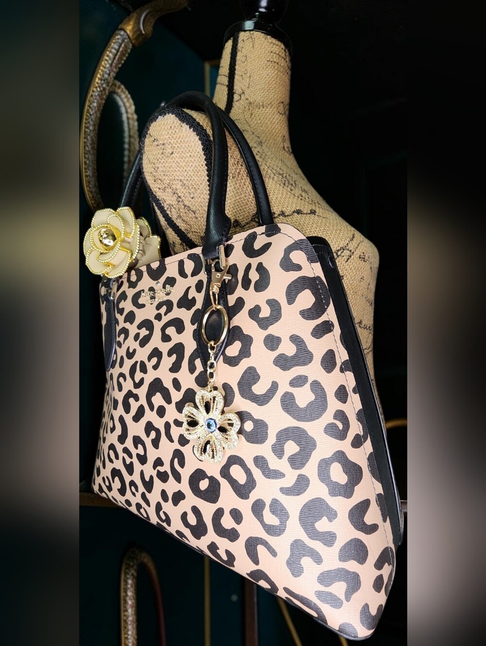 **SOLD**Kate Spade New York Darcy Graphic Leopard Large Satchel - Picture 11 of 16